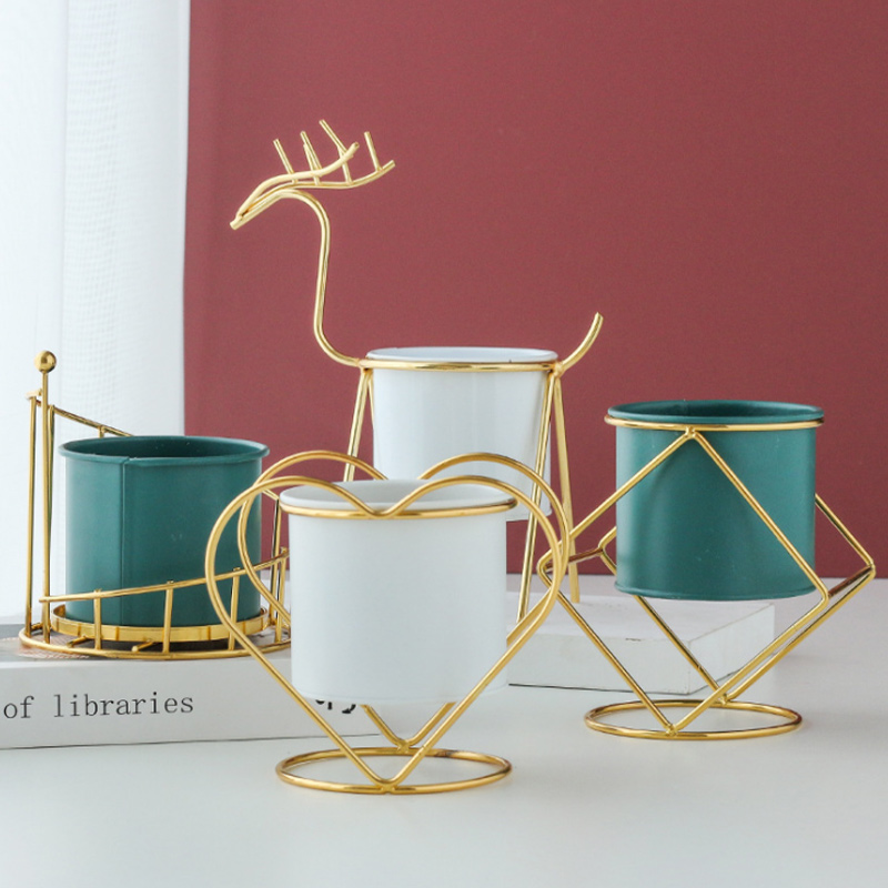 北欧の創造的な家の装飾の金属ブラケット